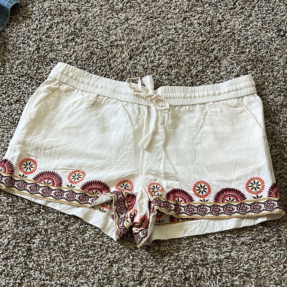 Embroidered Cream Women's Shorts